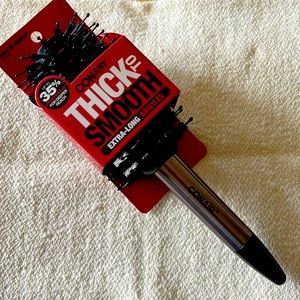 Conair Thick to smooth round brush extra long bristles